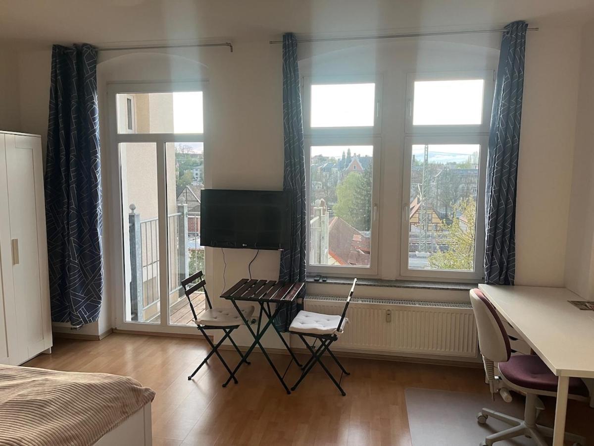Helle 1raum Mit Balkon Und Kueche